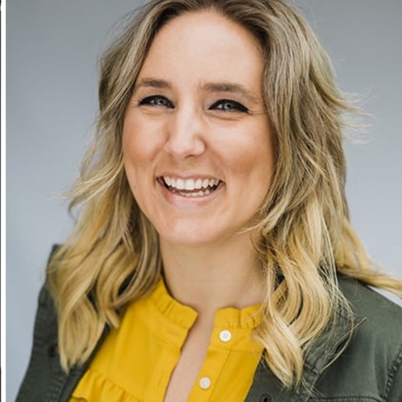 Meet your Posher, Becca - Picture 5 of 5